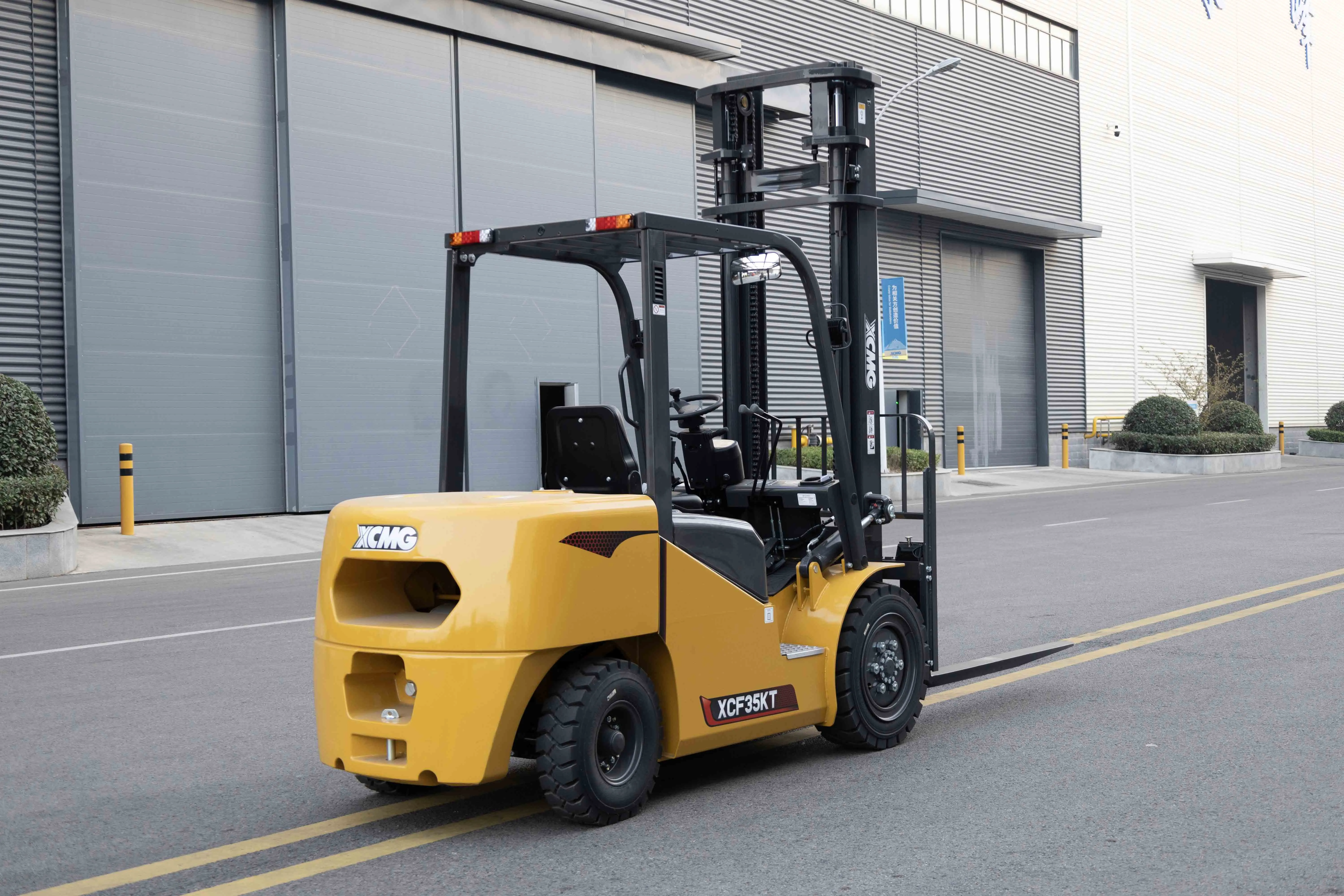 XCMG Official Xcf35kt Fork Lift Truck 3.5 Ton Chinese Brand New Diesel Engine Forklift
